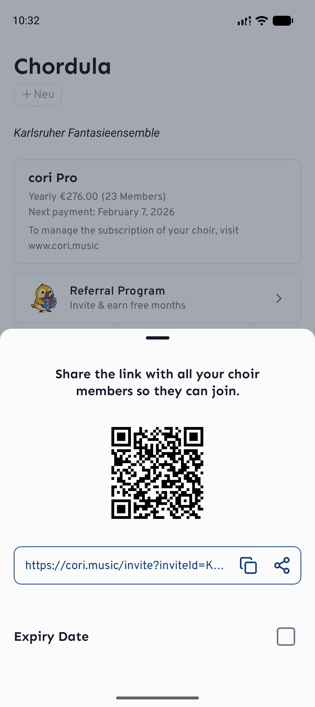 On mobile: the QR code and invite link, with an optional expiry date.
