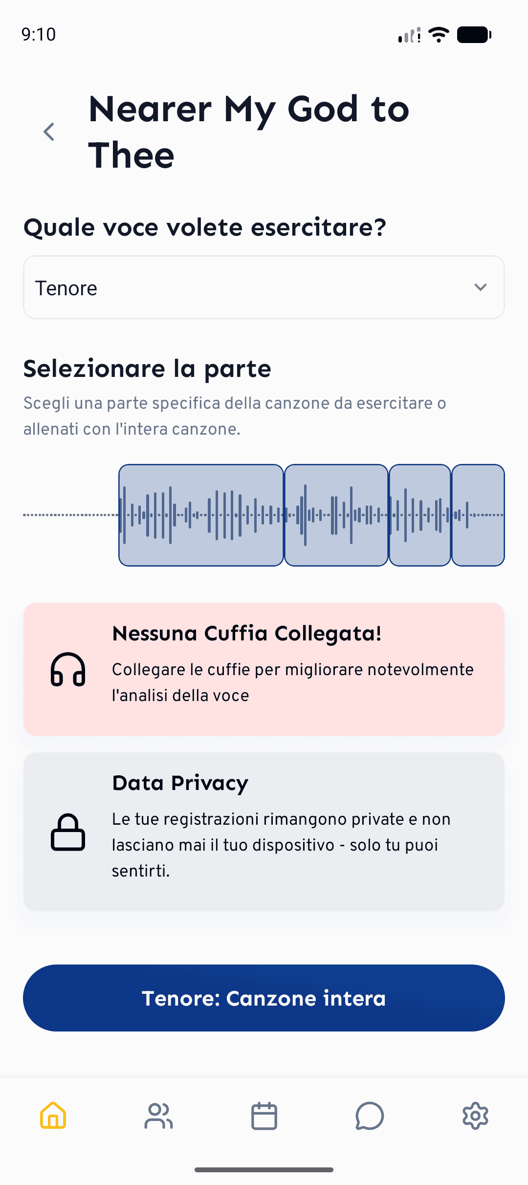 Tocca l'icona del microfono su un brano, poi scegli la voce e la sezione che vuoi esercitare.